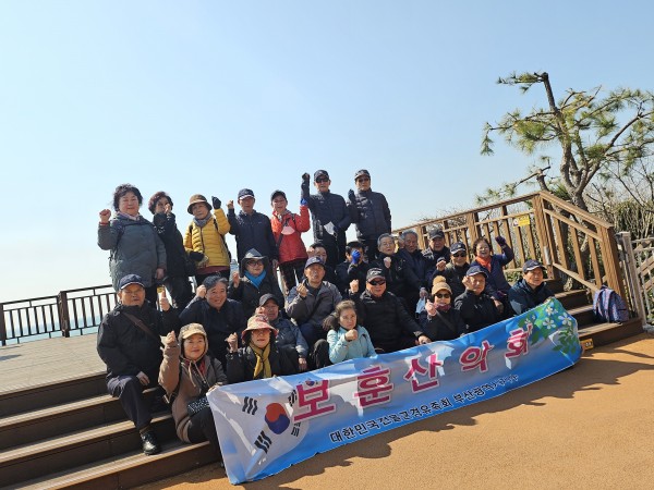 0ce8b3602209ba31f35be8a79ef24cb8.jpg