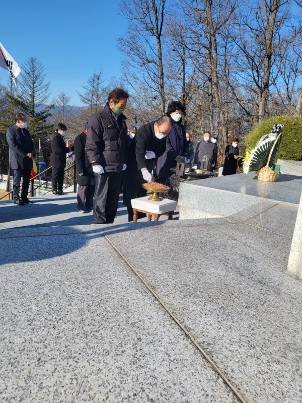 12월_충열탑_참배.jpg