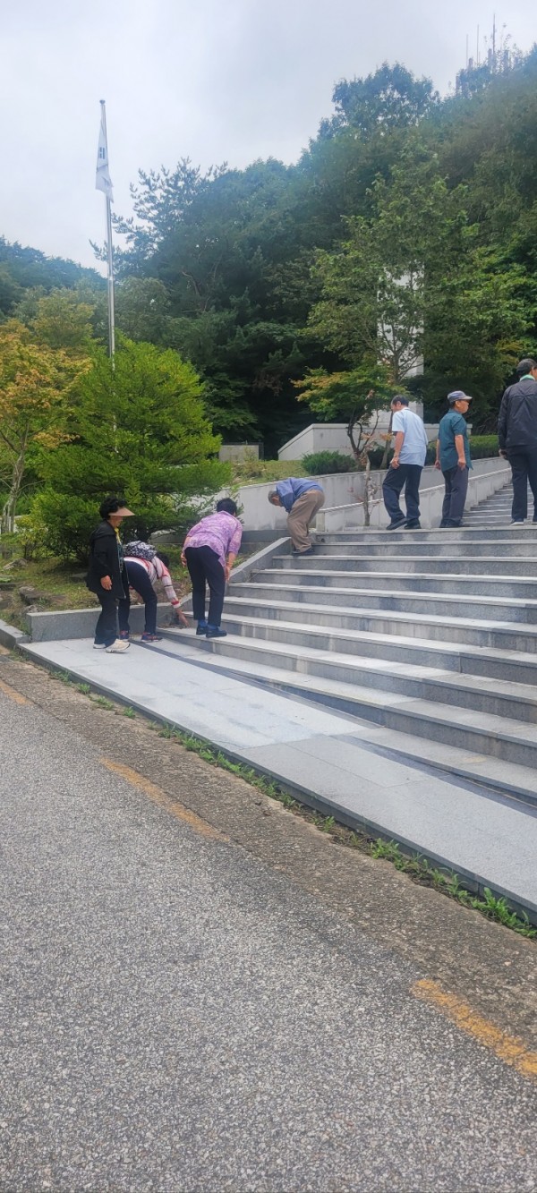 지리산충혼탑지킴이참배정화2.jpg