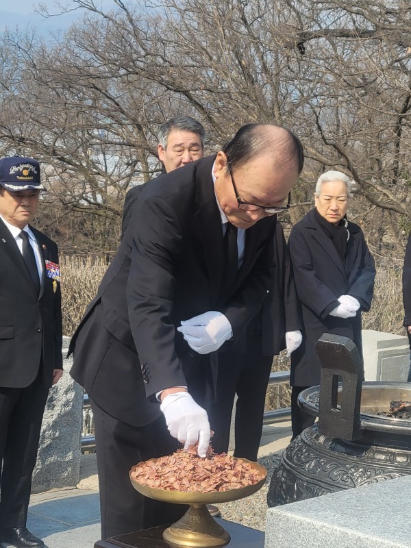 250402_충열탑_정기참배7.jpg