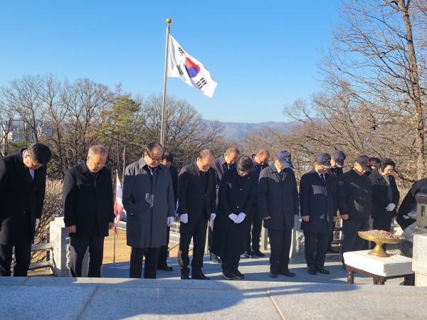 11월_참배1.jpg
