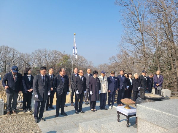 4월참배.jpg